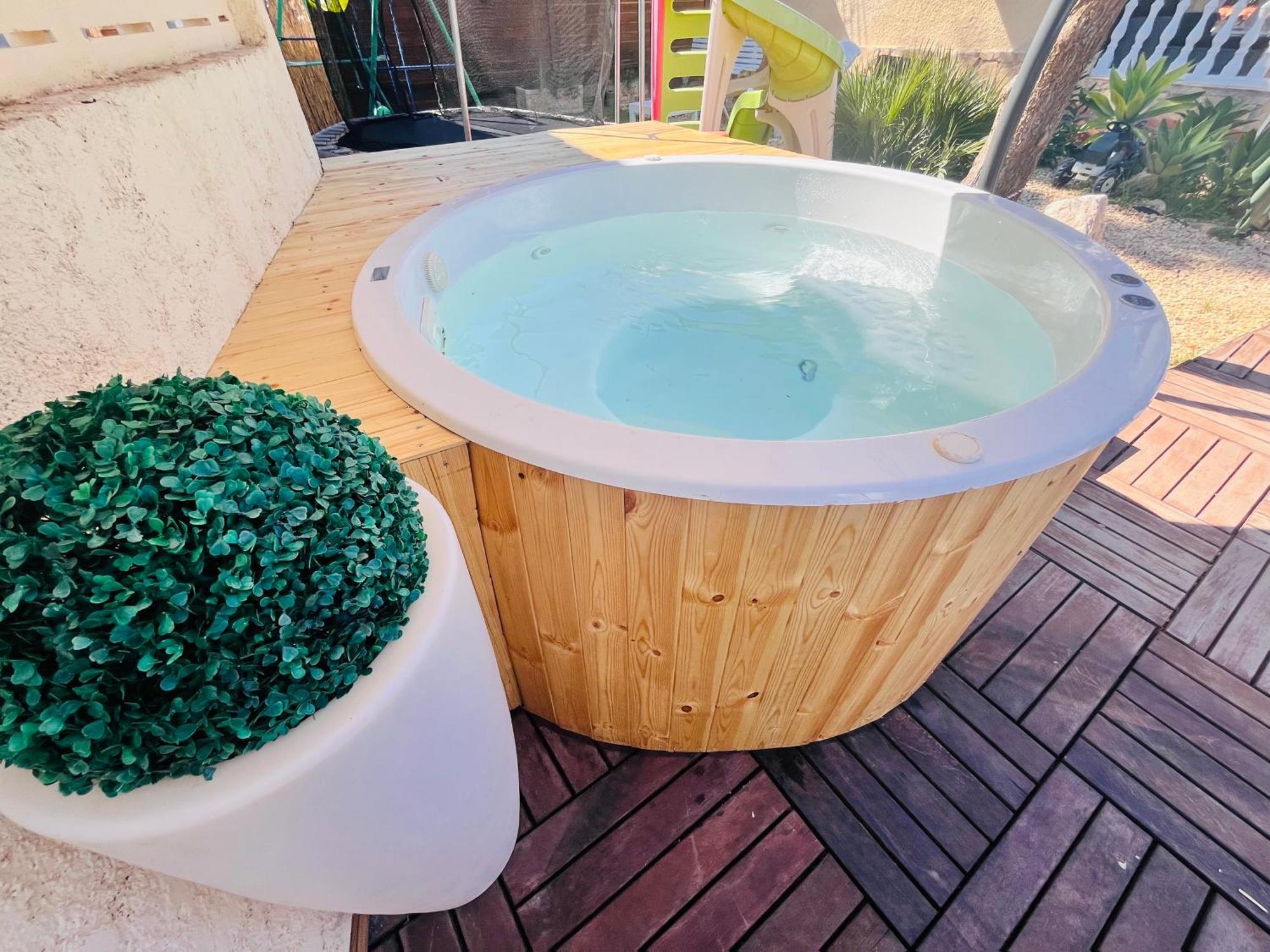 Privado Piscina A 5min De La Playa Y Centro Jacuzzi Barbacoa Wifi Aire *
